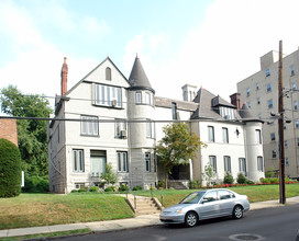 5927 Howe St in Pittsburgh, PA - Foto de edificio - Building Photo