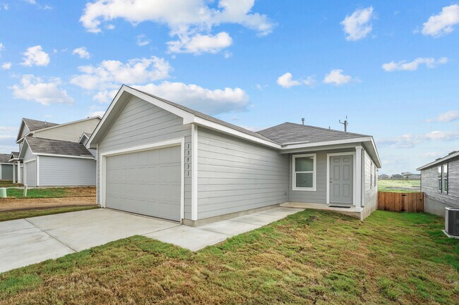 13931 Wool Pk in San Antonio, TX - Building Photo - Building Photo