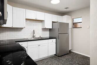 5004 Oleander Dr in San Juan, TX - Foto de edificio - Building Photo