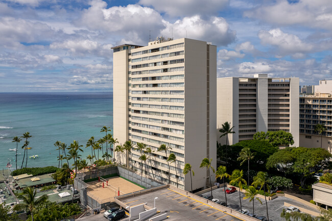 Colony Surf Building in Honolulu, HI - Building Photo - Building Photo