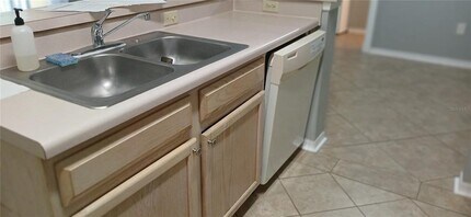 5606 Pinnacle Heights Cir in Tampa, FL - Building Photo - Building Photo