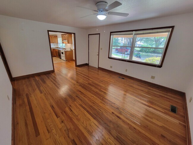 1526 Highland Dr in Tallahassee, FL - Foto de edificio - Building Photo