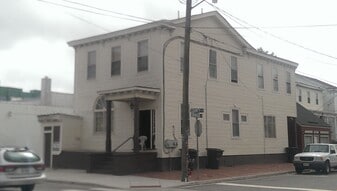 431 County St in Portsmouth, VA - Building Photo
