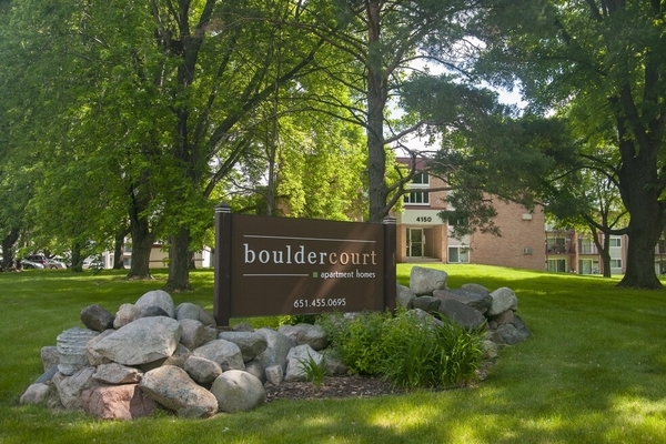 Boulder Court Apartments in Eagan, MN - Building Photo