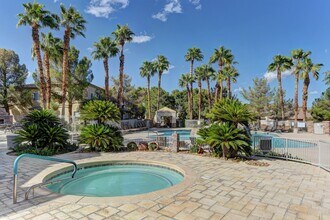 1621 Queen Victoria St in Las Vegas, NV - Building Photo - Building Photo