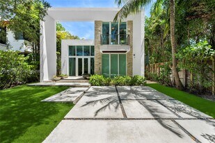 335 W 46th St in Miami Beach, FL - Building Photo