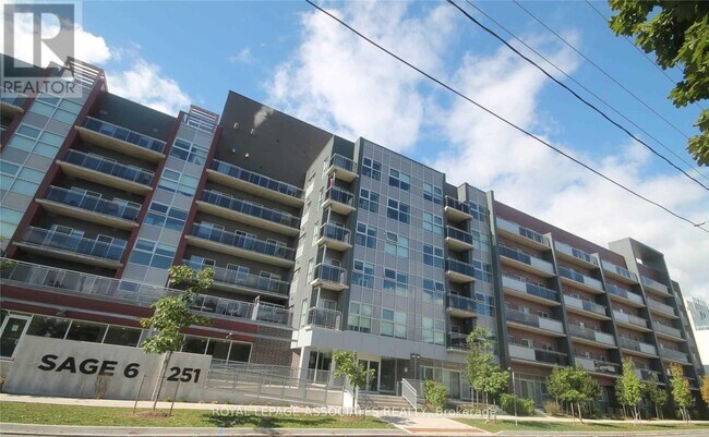 251 Hemlock St in Waterloo, ON - Building Photo - Building Photo