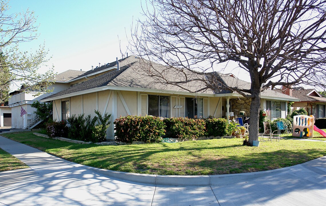 2731 W Orion Ave in Santa Ana, CA - Foto de edificio