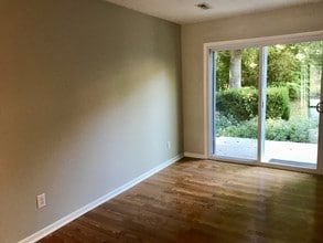 4003 Valley View Dr NE-Unit -5 in Knoxville, TN - Building Photo - Building Photo