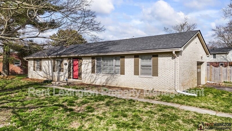 152 Bayberry Rd in Versailles, KY - Building Photo