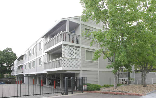 Woodbridge Apartments in Walnut Creek, CA - Building Photo - Building Photo