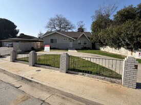 2804 Elmwood Ave in Bakersfield, CA - Building Photo