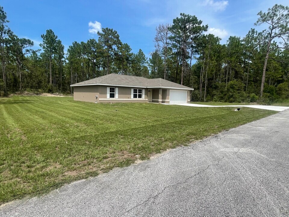 22531 SW Nautilus Blvd in Dunnellon, FL - Foto de edificio