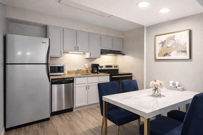 The Haven at Eagandale in Eagan, MN - Foto de edificio - Building Photo