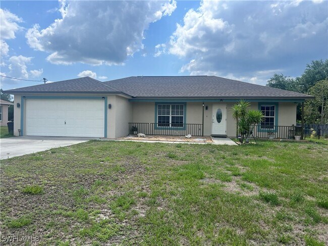 property at 836 Woodridge Cir