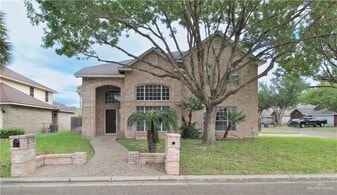 25 N 22nd St in McAllen, TX - Building Photo