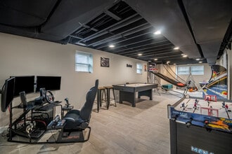 5539-47 W Archer Ave in Summit, IL - Building Photo - Building Photo