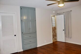 10020 Losa Dr in Dallas, TX - Foto de edificio - Building Photo