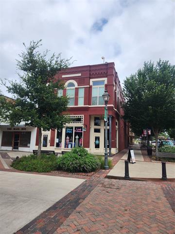200 W Knox St-Unit -202 in Ennis, TX - Foto de edificio
