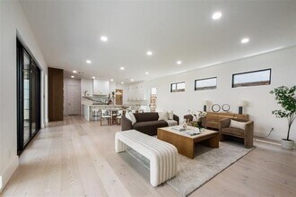 6443 Kenwood Ave in Dallas, TX - Building Photo - Building Photo