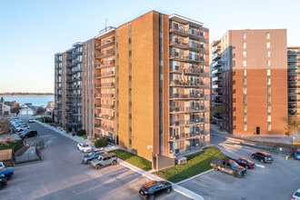 Riverside Tower in Windsor, ON - Building Photo - Building Photo