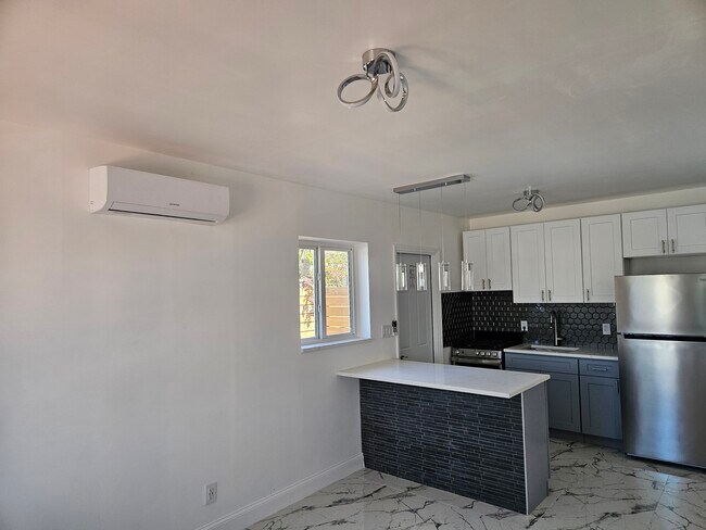 306 NE 6th St, Unit 1 in Hallandale Beach, FL - Building Photo - Building Photo