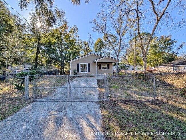 2104 Tuskegee Rd in Jacksonville, FL - Building Photo - Building Photo