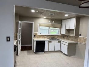 1412 15th Ave N in Texas City, TX - Building Photo - Building Photo