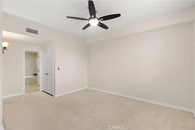 2243 Martin, Unit APT 207 in Irvine, CA - Foto de edificio - Building Photo