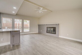 3805 W Rochelle Rd in Irving, TX - Foto de edificio - Building Photo