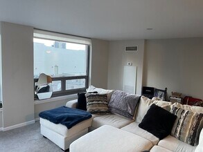 440 N Wabash Ave, Unit 1903 in Chicago, IL - Building Photo - Building Photo