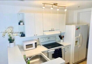 821 SW 2nd St in Miami, FL - Building Photo - Building Photo