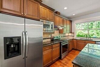 2016 NW Talus Dr in Issaquah, WA - Building Photo - Building Photo