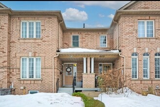 4651C Kingston Rd in Toronto, ON - Building Photo - Building Photo