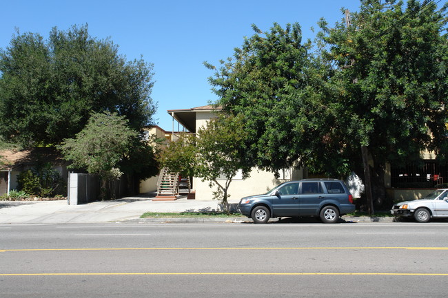 7011 Woodley Ave in Van Nuys, CA - Building Photo - Building Photo