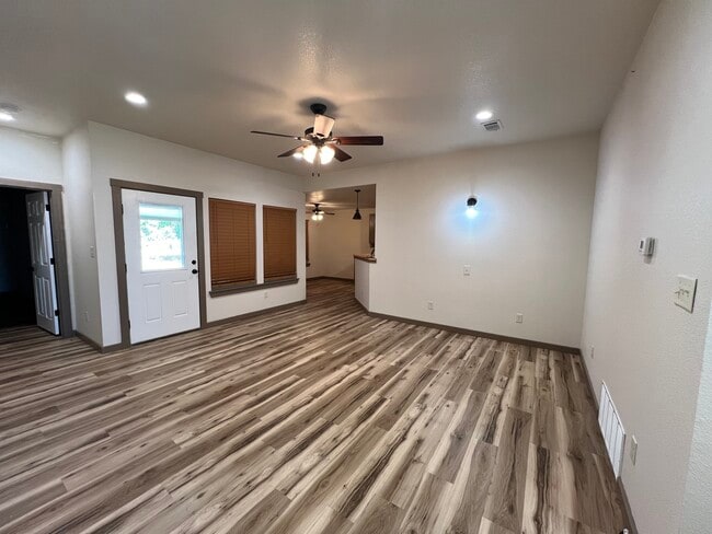 306 Lux Dr in Robinson, TX - Foto de edificio - Building Photo