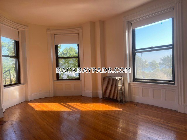 500 Beacon St, Unit 1 in Boston College, MA - Building Photo