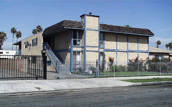 14733 Delano St in Van Nuys, CA - Building Photo - Building Photo