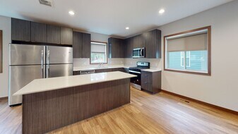 1107 7th St SE in Minneapolis, MN - Building Photo