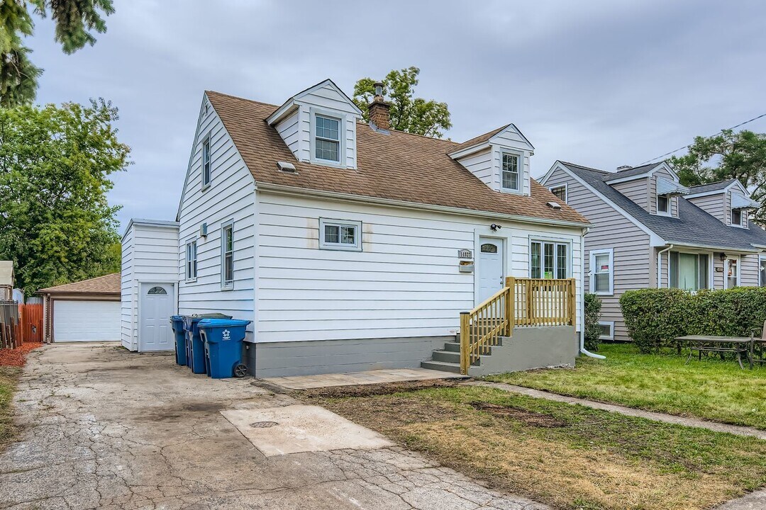 14827 Kenneth Ave in Midlothian, IL - Building Photo