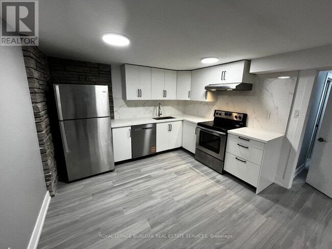 3140 Michael Crescent in Burlington, ON - Building Photo - Building Photo