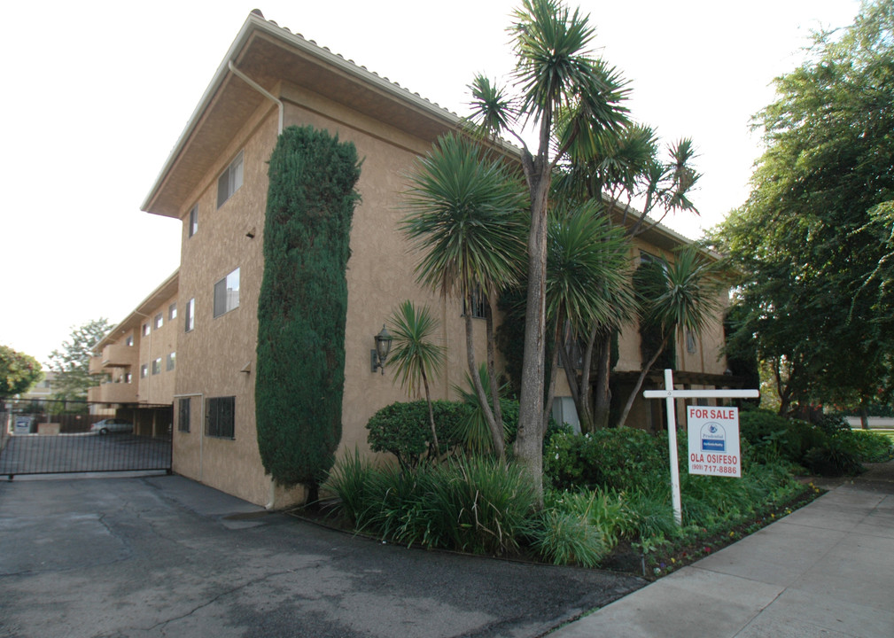 120 Sierra Madre Blvd in Pasadena, CA - Foto de edificio