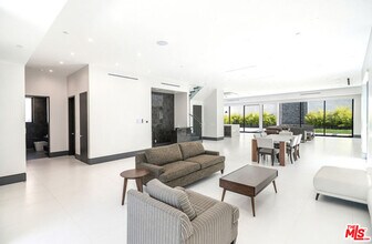 2122 Castle Heights Ave in Los Angeles, CA - Building Photo - Building Photo