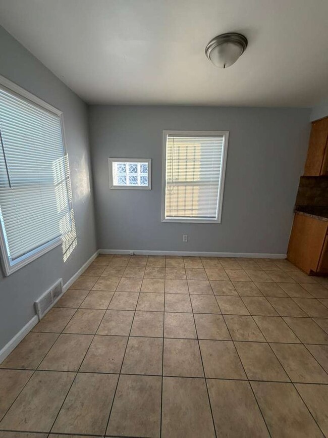 20101 Charest St in Detroit, MI - Building Photo - Building Photo