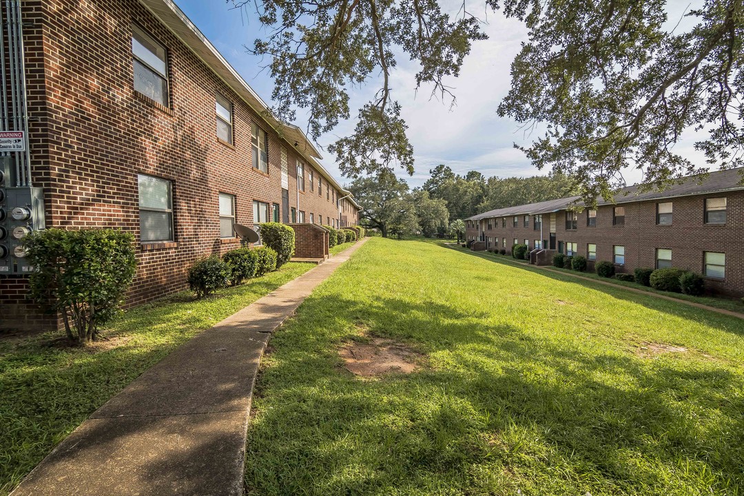 Holton Apartments in Tallahassee, FL - Foto de edificio