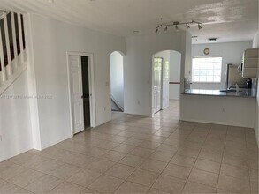 5620 NW 114th Path-Unit -201 in Doral, FL - Building Photo - Building Photo