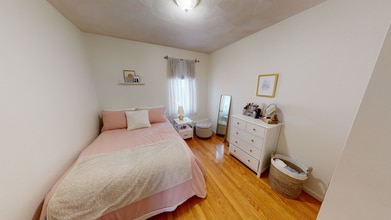 52 Brooks St, Unit 1 in Boston, MA - Foto de edificio - Building Photo