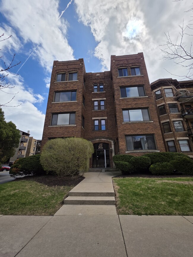 2564 Lake