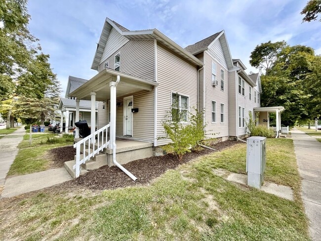 538 Fremont Ave NW, Unit 2nd 869 in Grand Rapids, MI - Building Photo - Building Photo