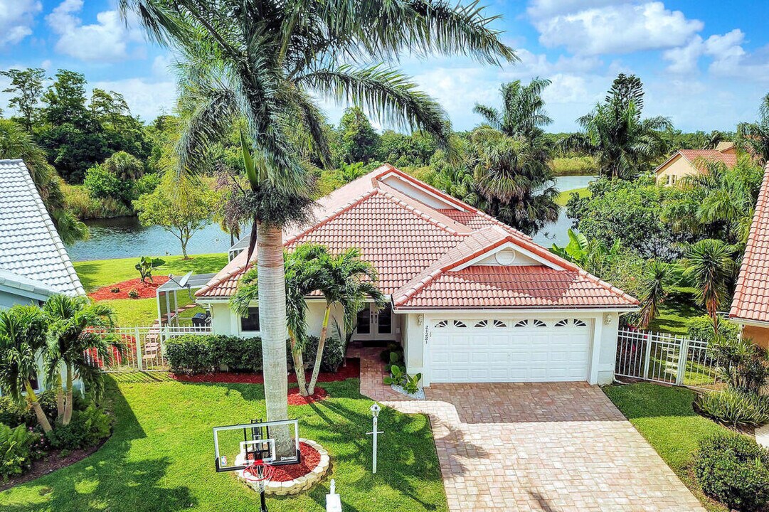 21221 Sawmill Ct in Boca Raton, FL - Building Photo